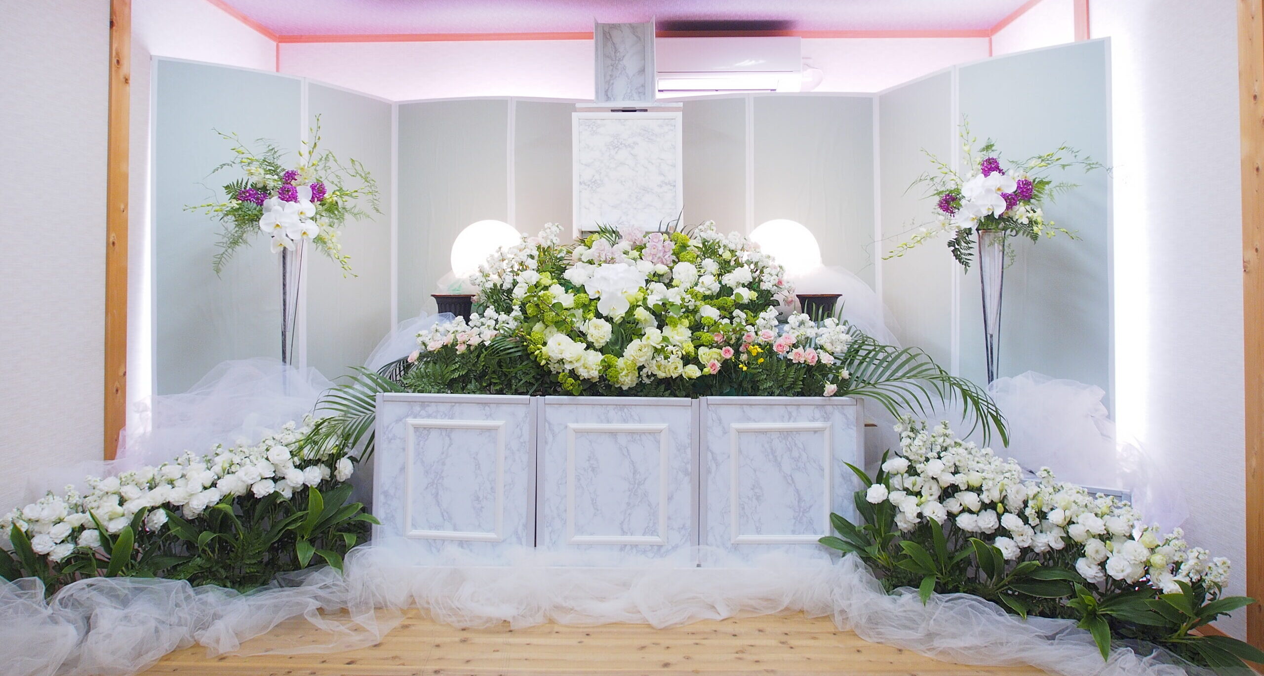 一日葬プラン花祭壇の画像
